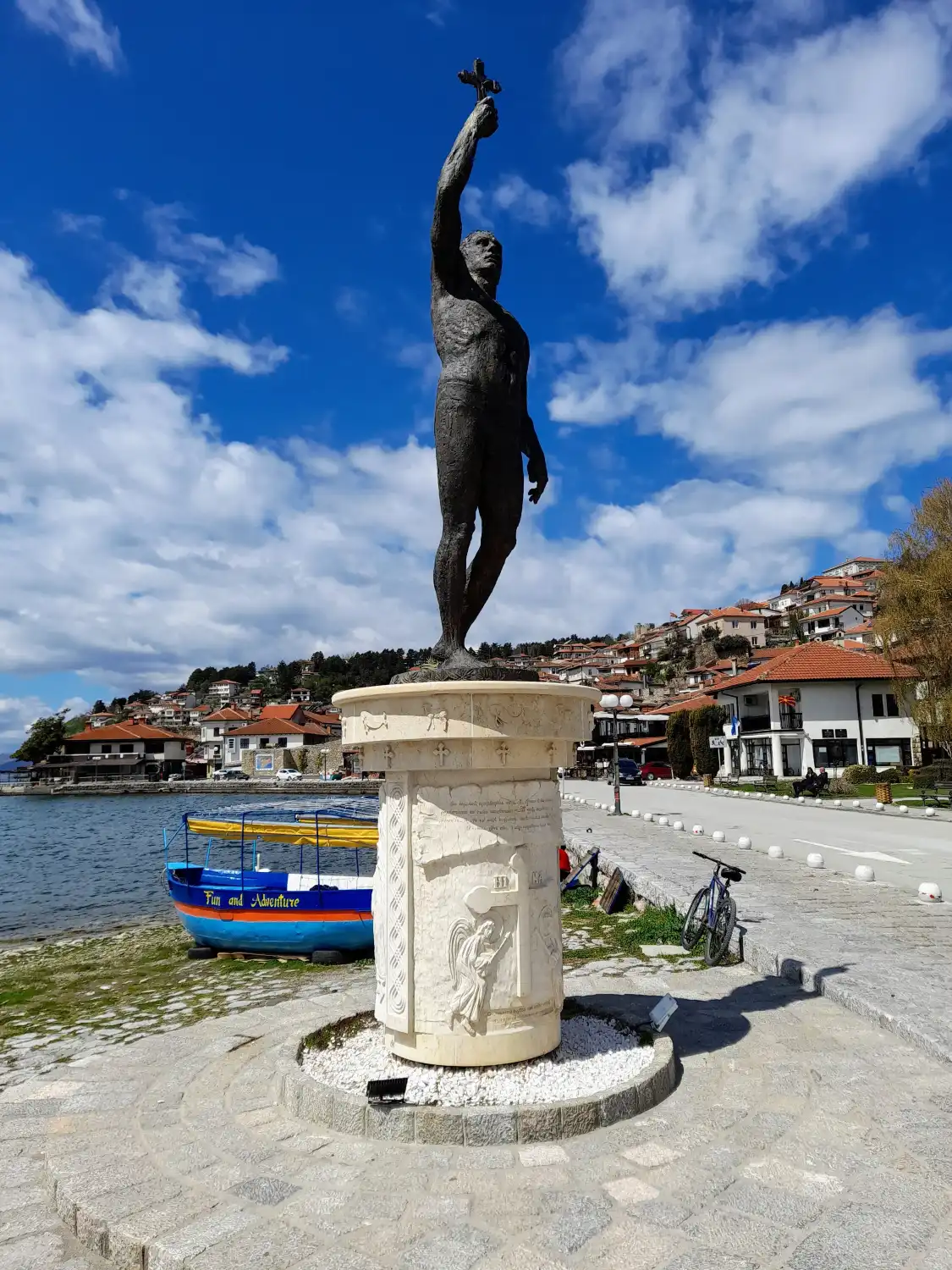 Hotels near Catcher Of A Cross Monument