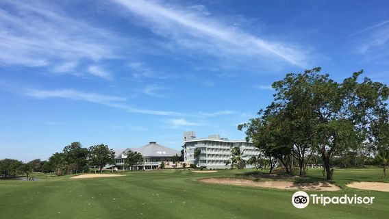 Uniland Golf & Country Club