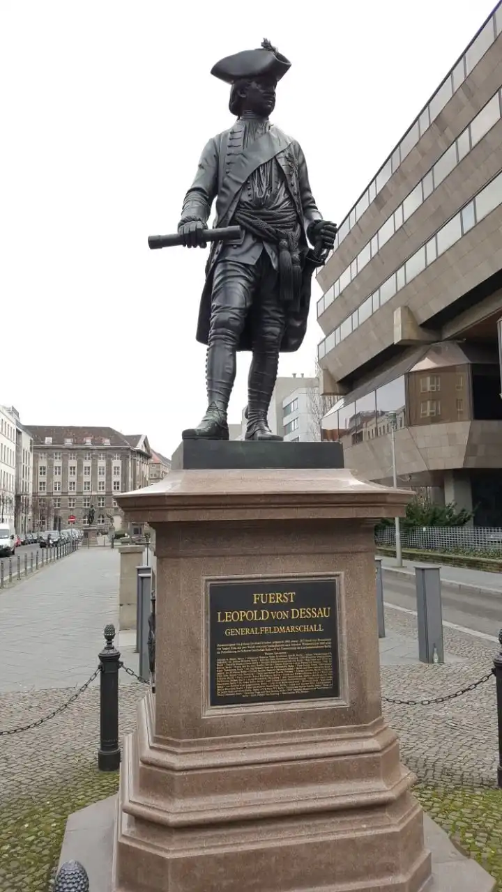 Hotel in zona Statue of Fuerst Leopold von Dessau.
