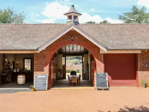 Petersons Armidale Winery & Guesthouse