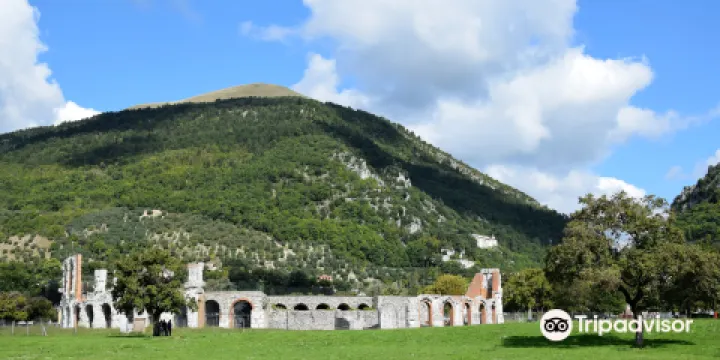 古比奧羅馬劇院