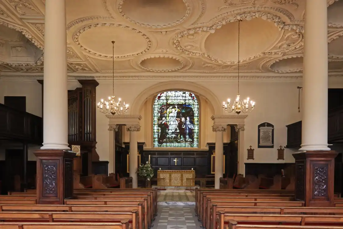 The Parish Church of King Charles the Martyr附近的飯店