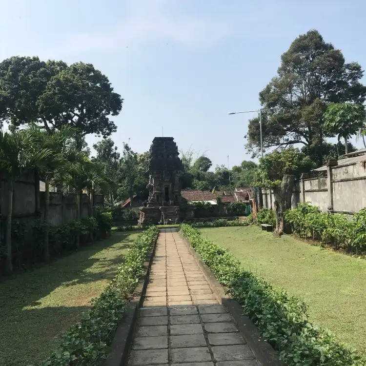 Hotels in Ngingit