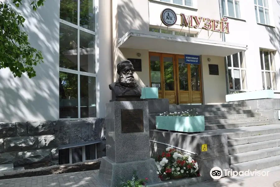 Памятник Онисиму Клеру