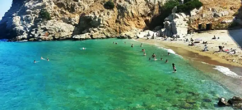 Hotels near Amoudara Beach