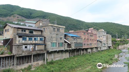 鉄岩炭鉱歴史村 (Cheoram coalmine history town)