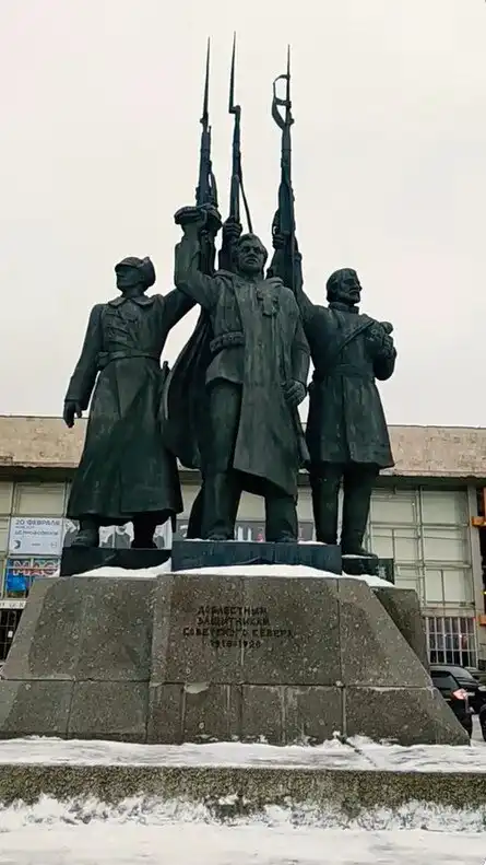 Hotels near Monument to heroic defenders of the Soviet north