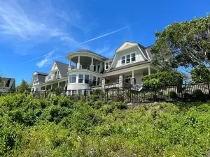 Marginal Way