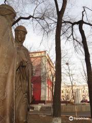 ​Памятник Петру и Февронии