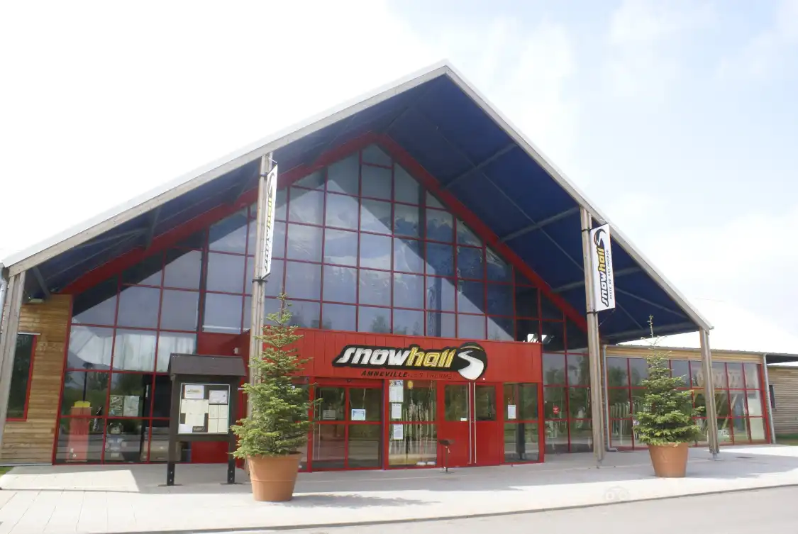 Hotels near Snowhall