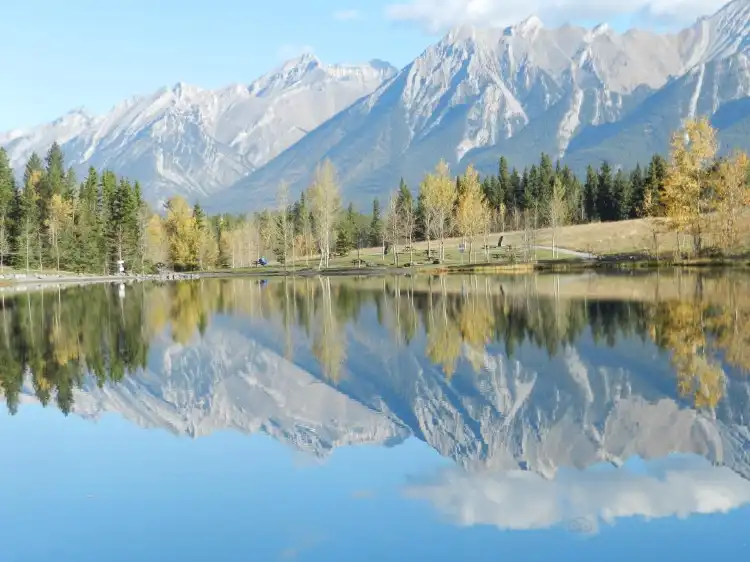 Hotels near Quarry Lake Park