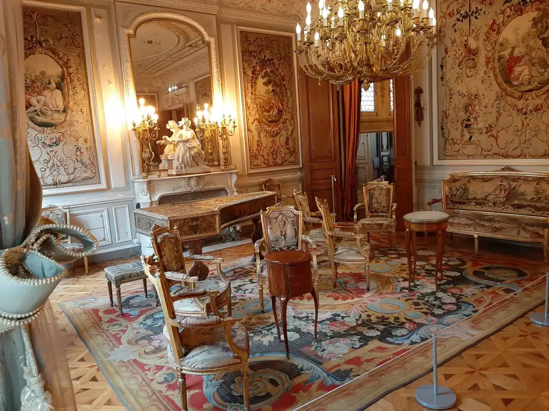 Hotels near Musee Grobet-Labadie