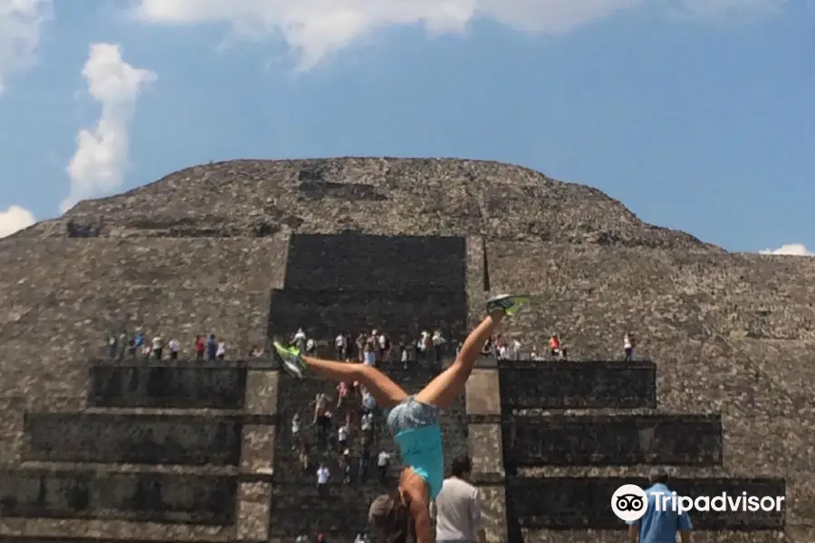 Hiking Yoga Mexico