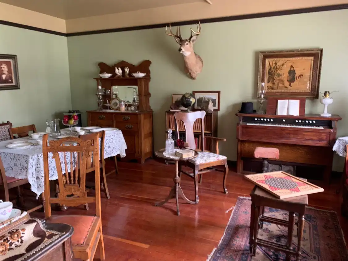 Hotels near Innisfail Historical Village