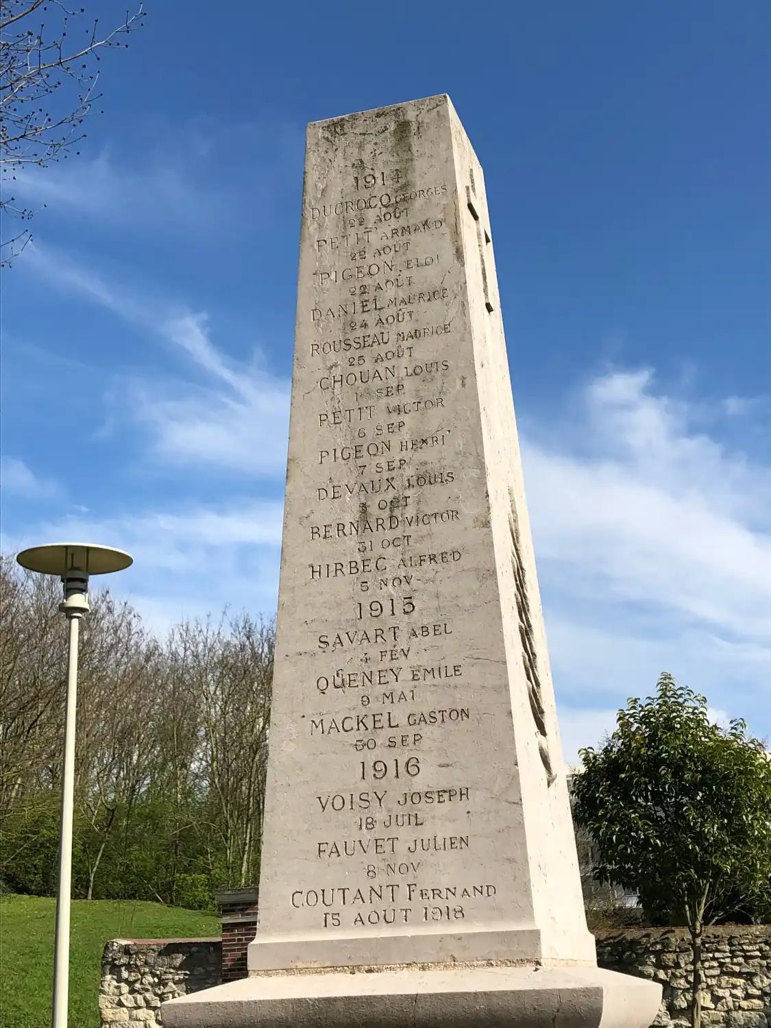 Hotels near Monument aux Morts de Roissy-en-France