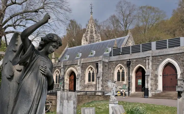 Hotels near Putney Vale Cemetery and Crematorium