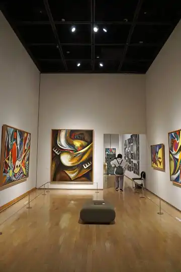 鄰近川崎市岡本太郎美術館的酒店