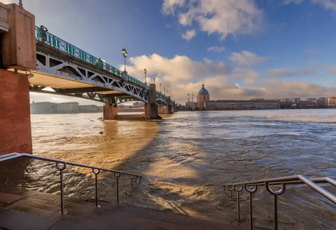 Các khách sạn gần Pont Saint Pierre