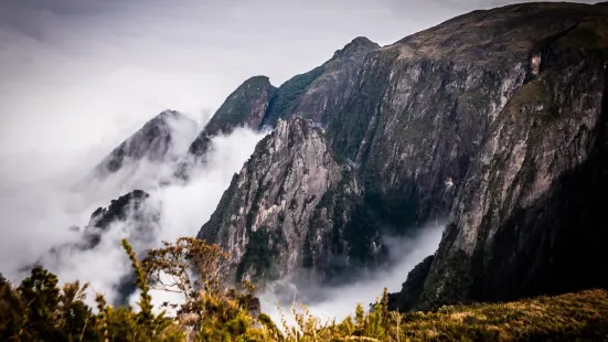 奧爾岡斯山脈