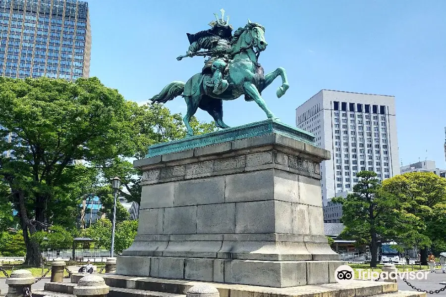 Statue of Kusunoki Masashige