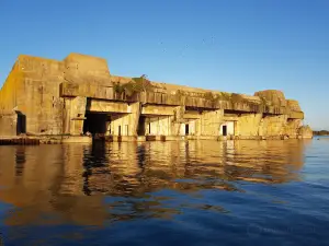 科羅芒潛艇基地