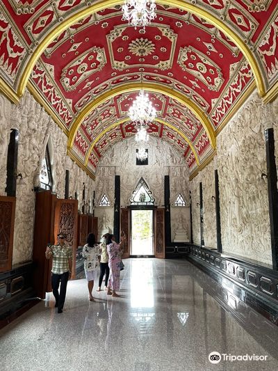 Srisathong Temple (Rahu)