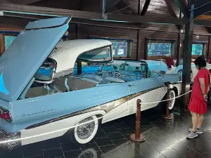 Hollywood Dream Cars - Automobile Museum