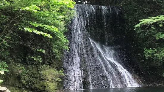 Yomogi Fudō Waterfall