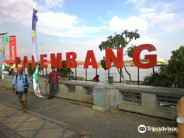 Plaza Benteng Kuto Besak