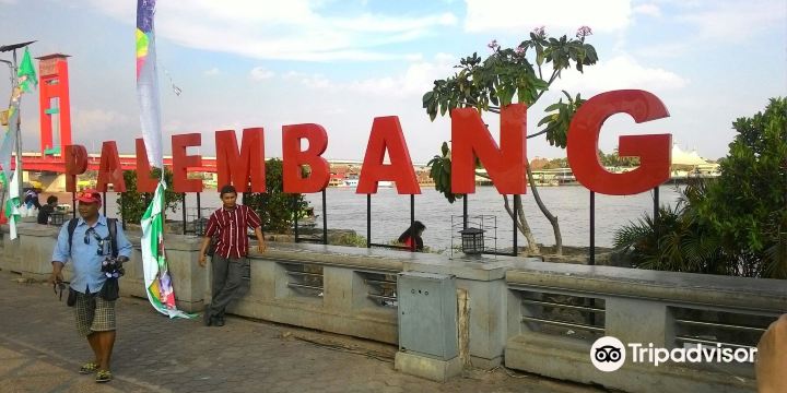 Plaza Benteng Kuto Besak