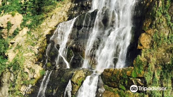 Wu Zhong Creek Waterfall