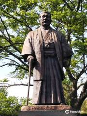 Hirota Koki Statue