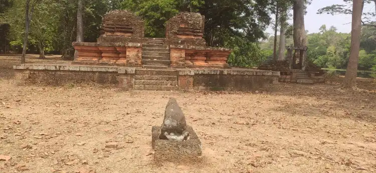 Hotels near Prasat Bay Kaek East