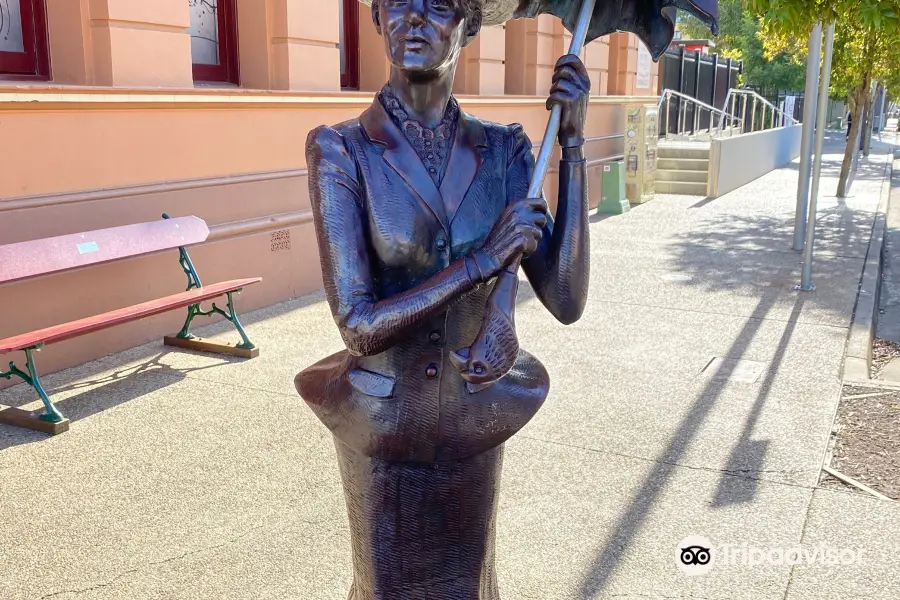 Mary Poppins Statue