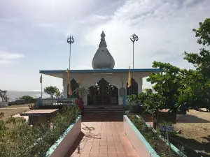 Sewdass Sadhu Shiva Mandir Temple in the Sea