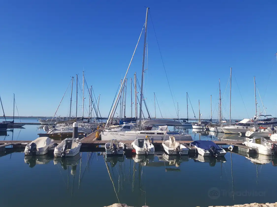 Hotels near Porto Recreio de Olhao