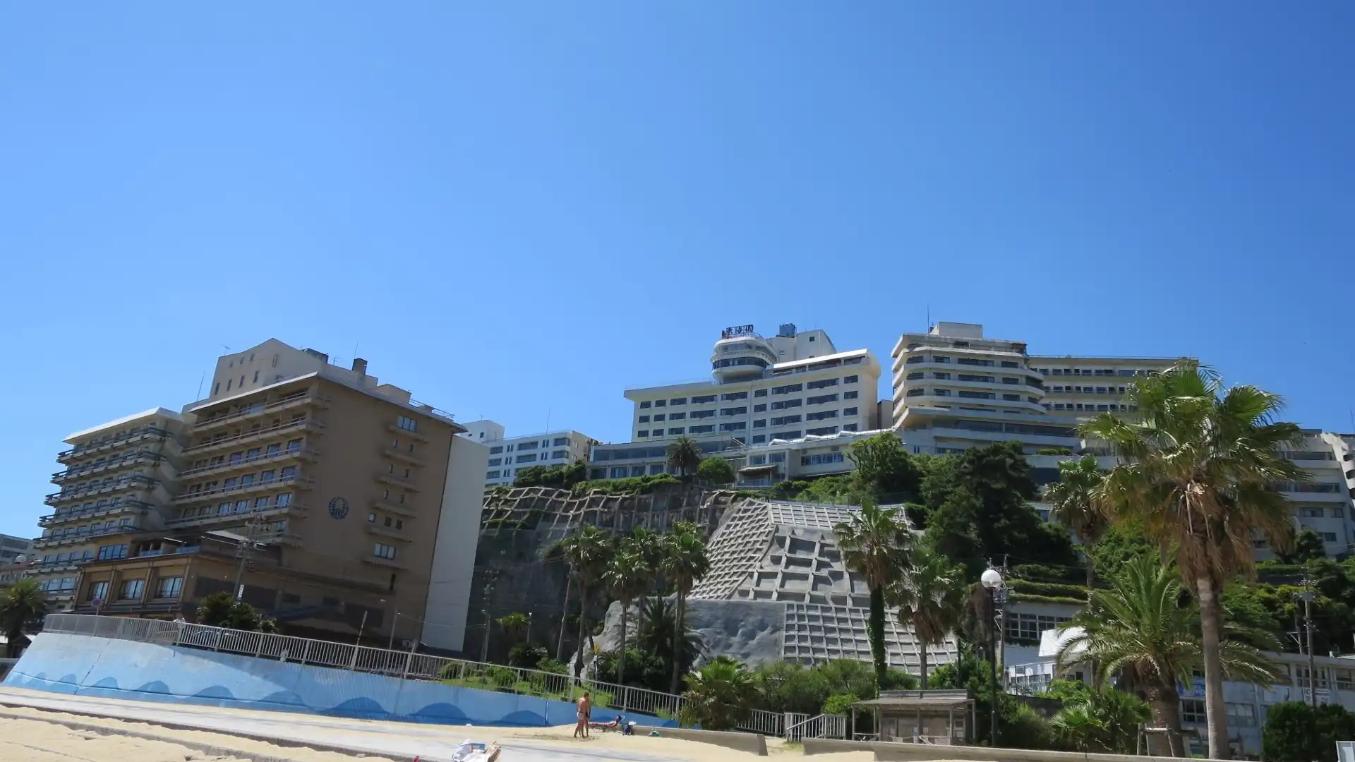 鄰近西浦溫泉海水浴場的酒店
