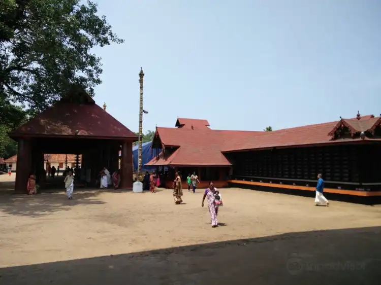Hotels in Thuravoor Thekku