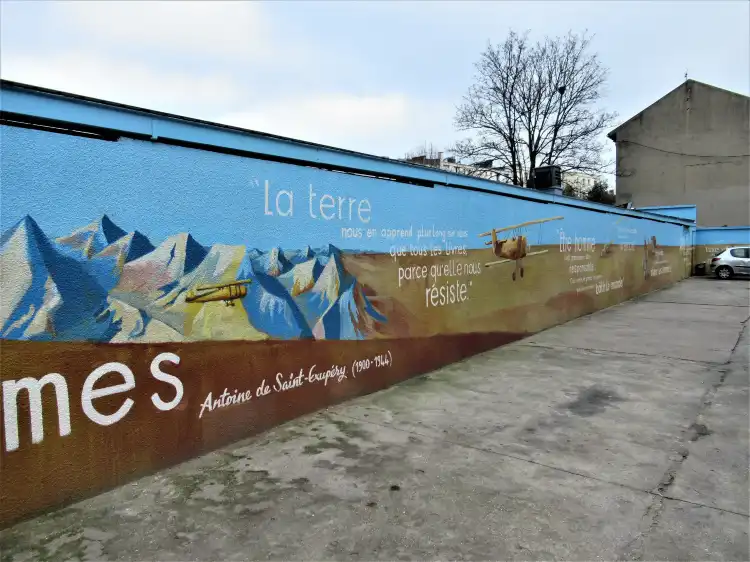 Hotels near Fresque Terre des Hommes