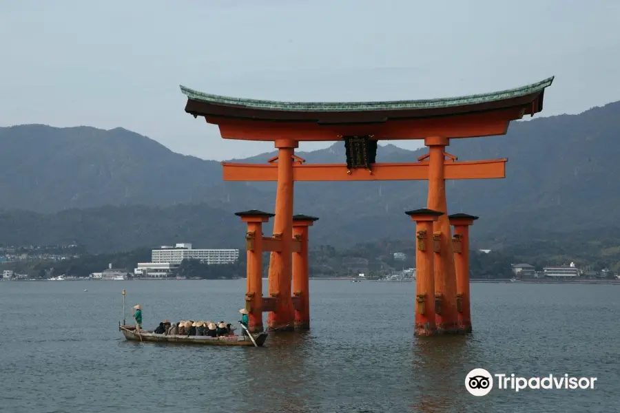 Rokai Bune (Roaring Boat)