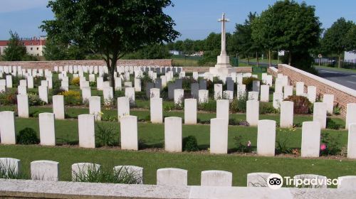 Bapaume Post Military Cemetery, Albert