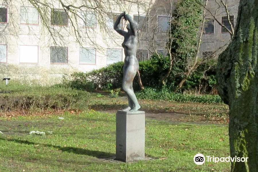 Skulptur: Pigen af 1940