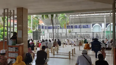Sunan Ampel Great Mosque attraction in Surabaya