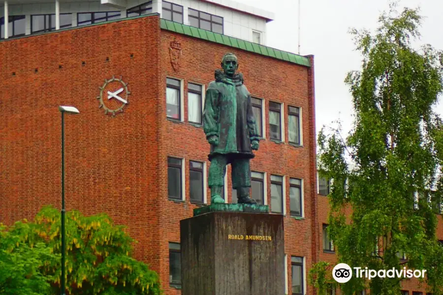 Roald Amundsen Monument