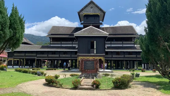 Istana Lamo Seri Menanti Minangkabau