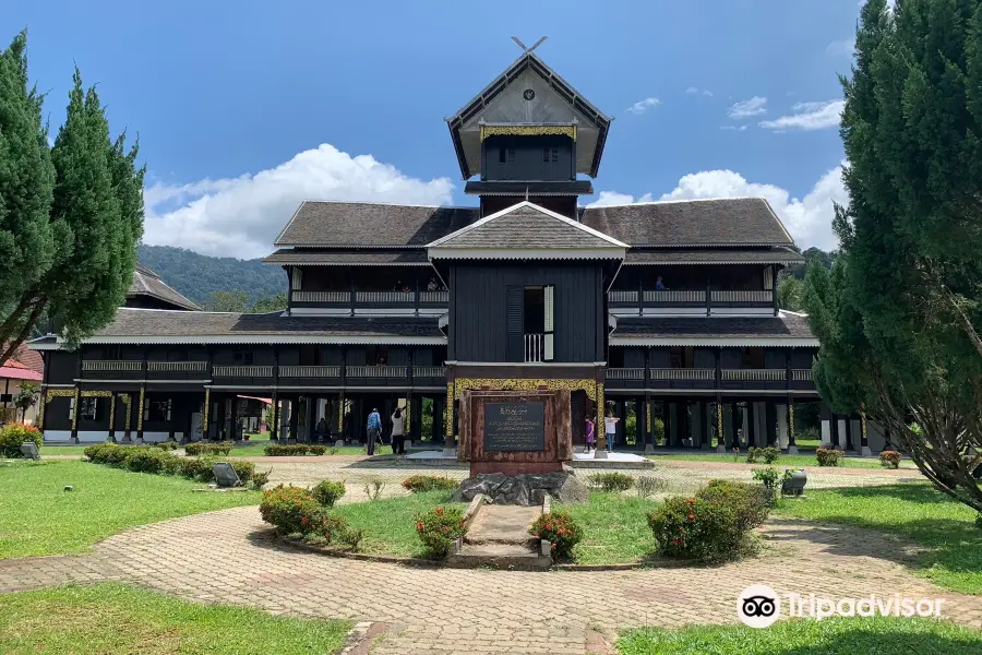 Istana Lamo Seri Menanti Minangkabau