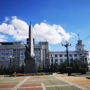 Комсомольская площадь