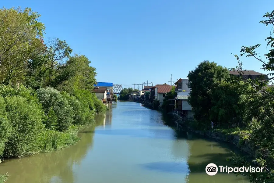 Suspension bridge across the river Dagomys