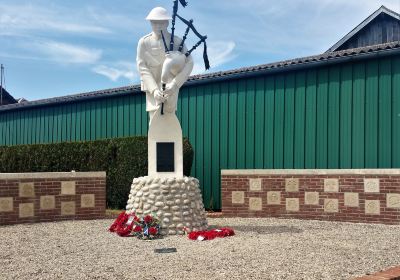 Pipers Memorial Longueval