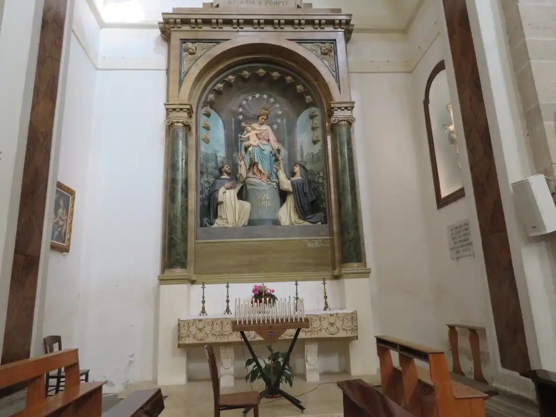 Chiesa di Maria SS. Incoronata附近的飯店